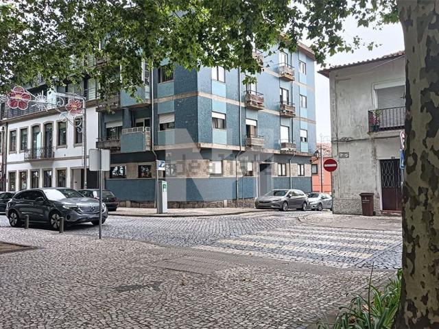 Garagem, Santo Tirso Couto Burgães