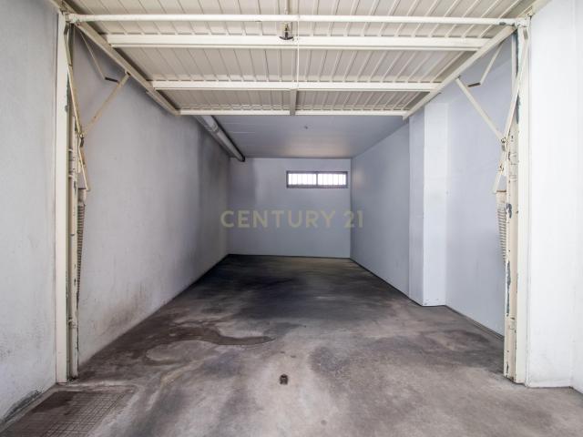 Garagem — Urbanização Vale Pereiro, em Tavarede, Figueira da Foz