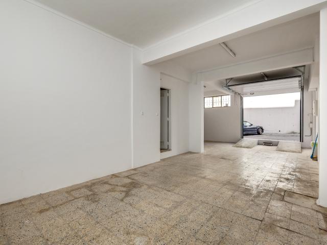 Garagem/Armazém com Rampa em Rio de Mouro Sintra