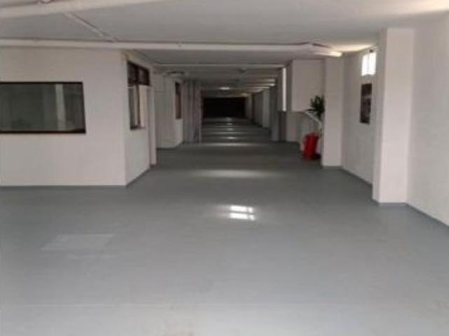 Garaje con oficina y almacén