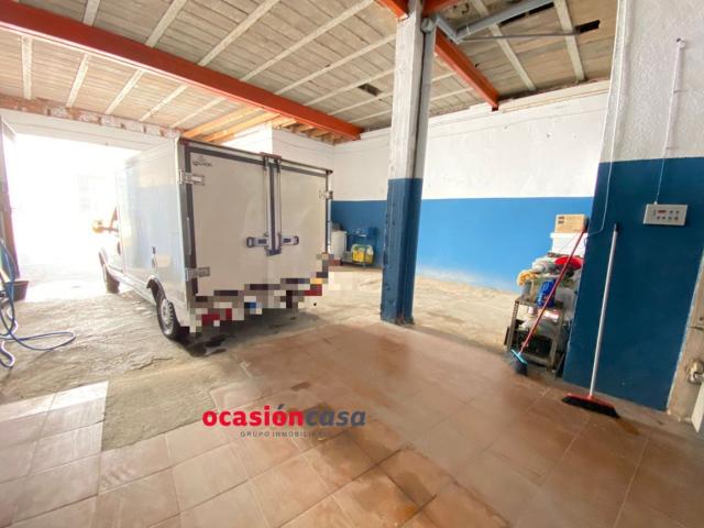 GARAJE AMPLIO EN EL CENTRO DE PUEBLONUEVO