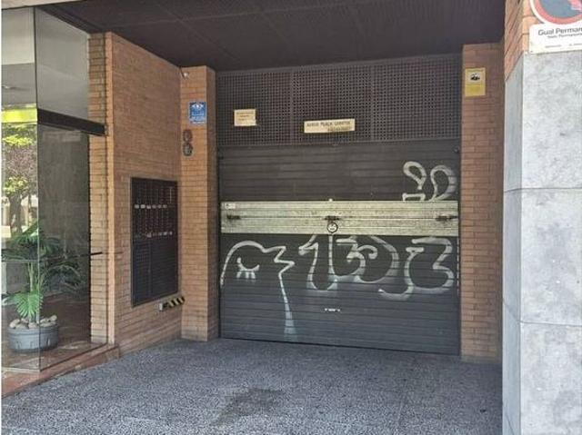 Garaje en alquiler en calle Castell de Peralada, Girona, de 12 m² por 80