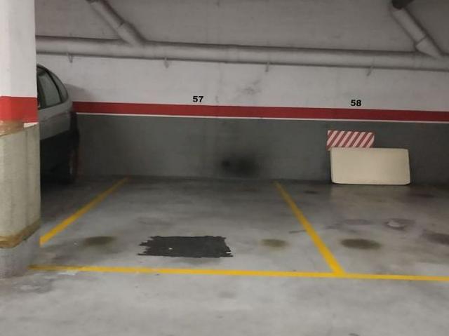 Garaje en alquiler en calle Cristòfor Colom, Sant Boi de Llobregat, de 12 m² por 90