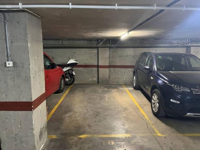 Garaje en alquiler en calle Barcelona, Girona, de 10 m² por 90