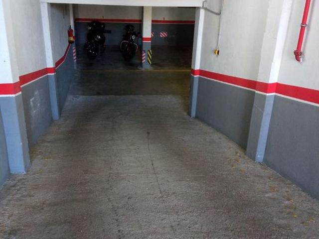 Garaje en alquiler en calle Benviure, Sant Boi de Llobregat, de 12 m² por 80