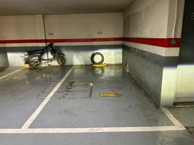 Garaje en alquiler en calle Gran Via de Les Corts Catalanes, Barcelona, de 12 m² por 111