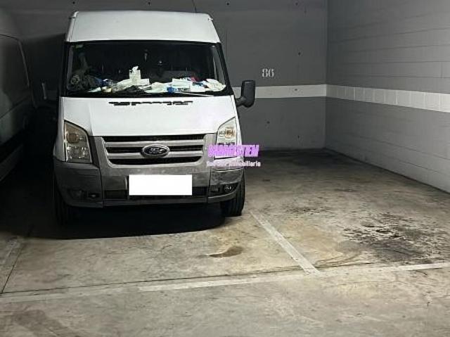 Garaje en alquiler en calle D'alemanya, Badalona, de 18 m² por 100