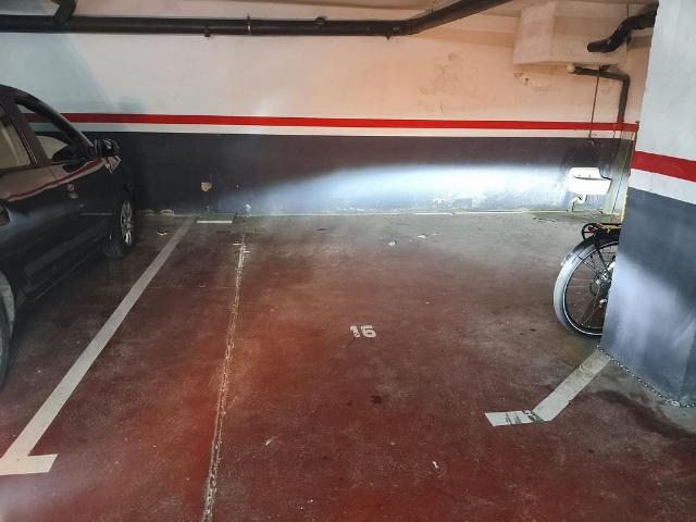 Garaje en alquiler en calle D'alí Bei, Barcelona, de 24 m² por 150