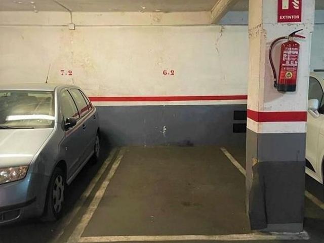 Garaje en alquiler en calle De Calàbria, Barcelona, de 11 m² por 85