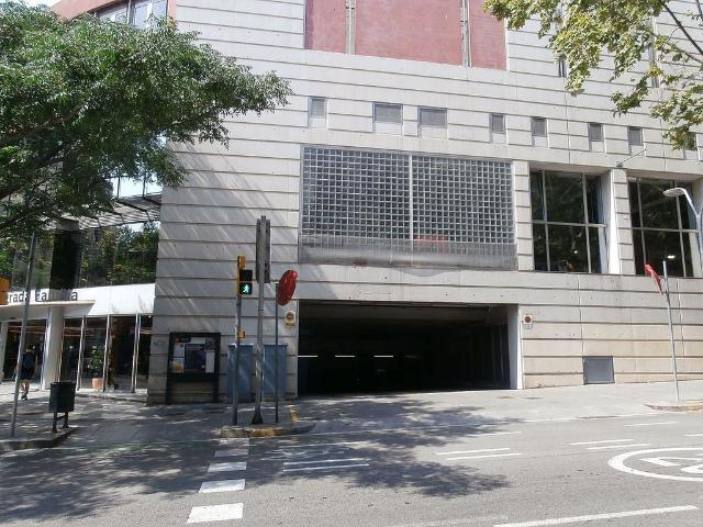Garaje en alquiler en calle De Cartagena, Barcelona, de 10 m² por 145