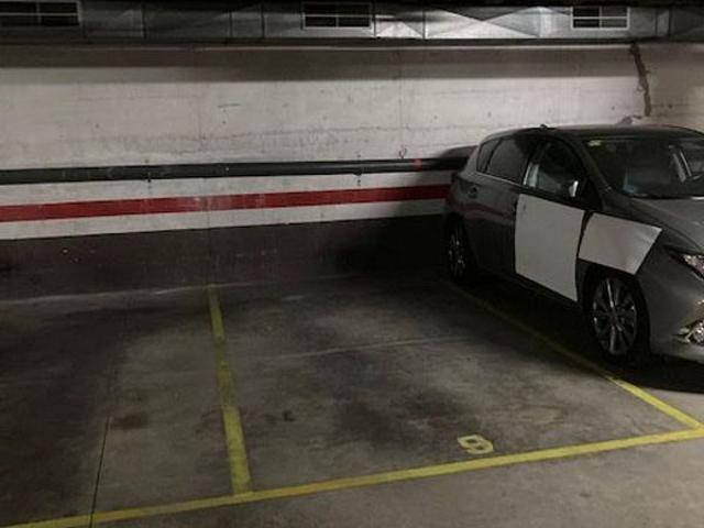 Garaje en alquiler en calle De Bonaplata, Barcelona, de 10 m² por 100