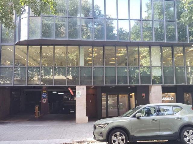 Garaje en alquiler en calle De Bailèn, Barcelona, de 9 m² por 148