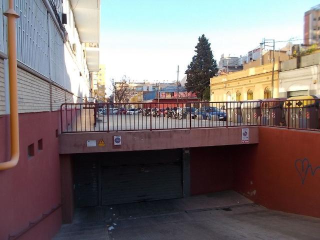 Garaje en alquiler en calle De Baldomer Solà, Badalona, de 9 m² por 70