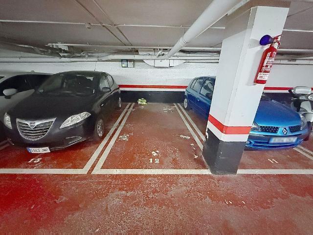 Garaje en alquiler en calle De Burgos, Barcelona, de 6 m² por 96