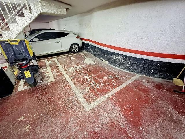 Garaje en alquiler en calle De Burgos, Barcelona, de 3 m² por 96