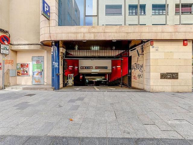 Garaje en alquiler en calle De Gràcia, Sabadell, de 13 m² por 90