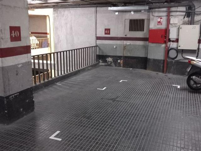 Garaje en alquiler en calle De Descartes, Barcelona, por 150