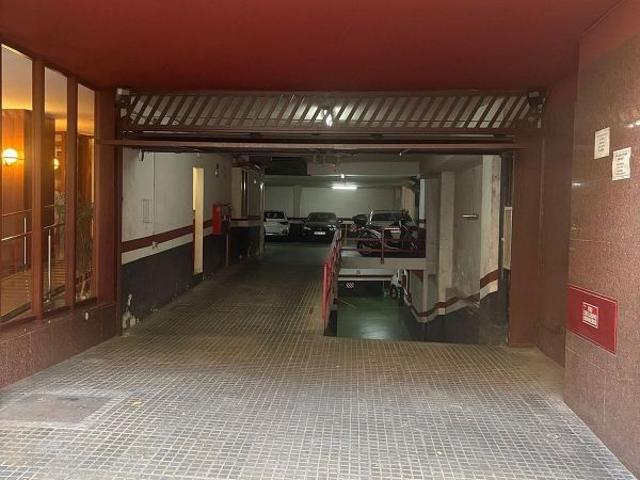 Garaje en alquiler en calle De Los Castillejos, Barcelona, por 110