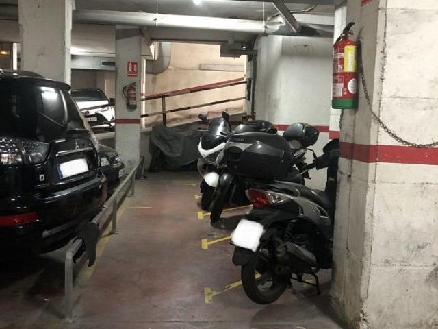 Garaje en alquiler en calle De la Conquista, Badalona, de 3 m² por 25