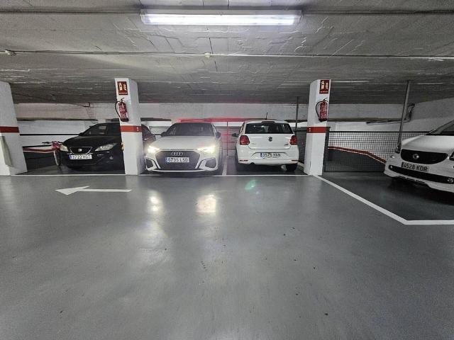 Garaje en alquiler en calle De la Creu Gran, Terrassa, de 12 m² por 80