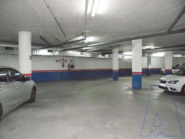 Garaje en alquiler en calle De la Bobinadora, Mataró, de 14 m² por 90