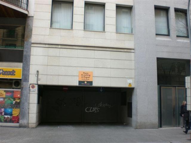 Garaje en alquiler en calle De la Diputació, Barcelona, de 14 m² por 120