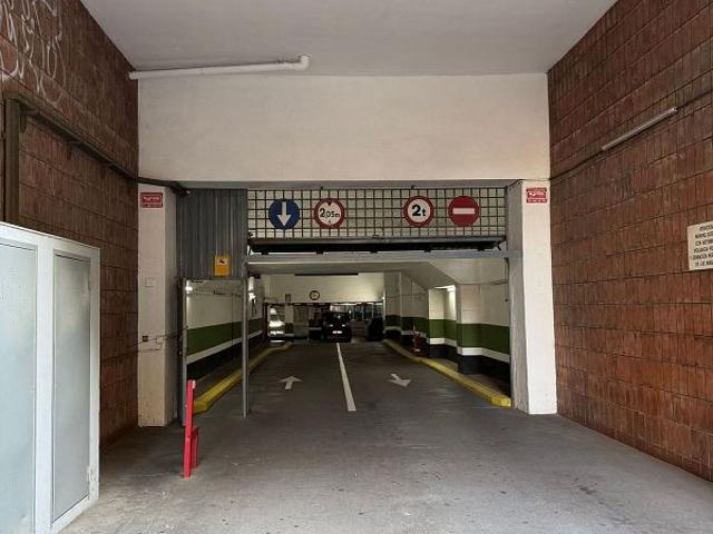 Garaje en alquiler en calle De la Indústria, Barcelona, de 6 m² por 30