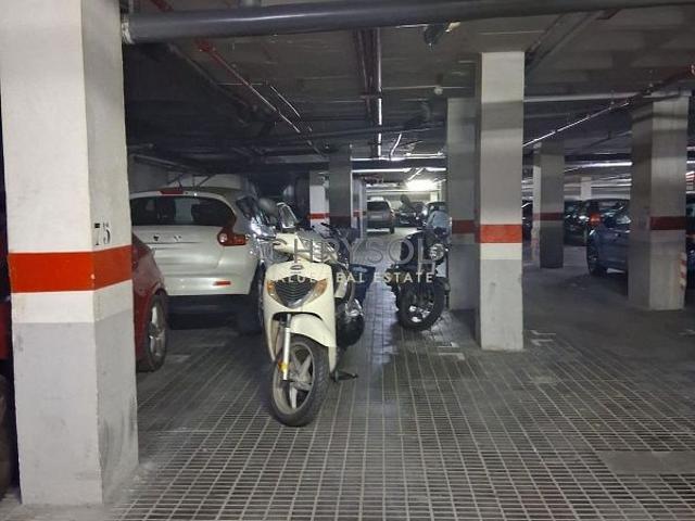 Garaje en alquiler en calle De la Indústria, Barcelona, de 25 m² por 160