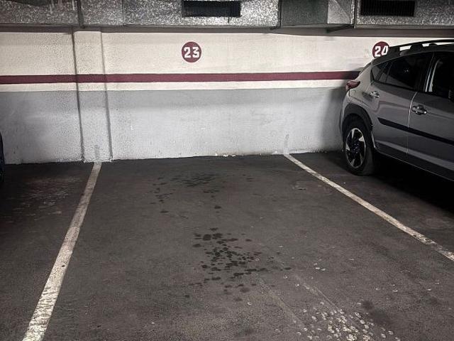 Garaje en alquiler en calle De la Marina, Barcelona, de 14 m² por 150