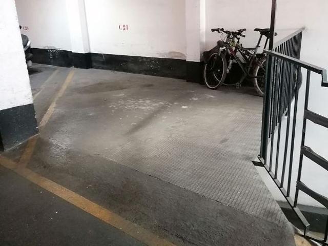 Garaje en alquiler en calle De Les Carolines, Barcelona, de 9 m² por 100