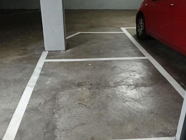 Garaje en alquiler en calle De L'escultor Llimona, Barcelona, de 8 m² por 45