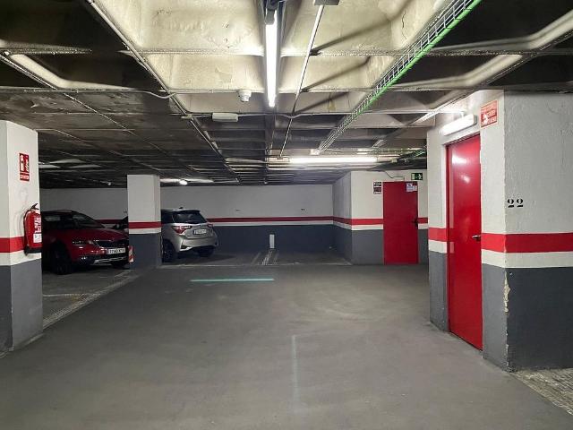 Garaje en alquiler en calle De Santa Joaquima de Vedruna, Barcelona, de 53 m² por 95