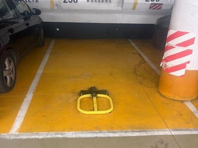 Garaje en alquiler en calle De Siracusa, Barcelona, de 10 m² por 150