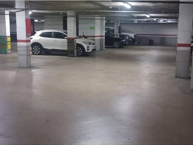 Garaje en alquiler en calle De Porto, Sabadell, de 15 m² por 80