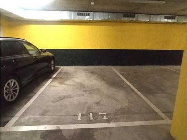 Garaje en alquiler en calle De Pastora Martos, Sant Cugat del Vallès, de 12 m² por 85