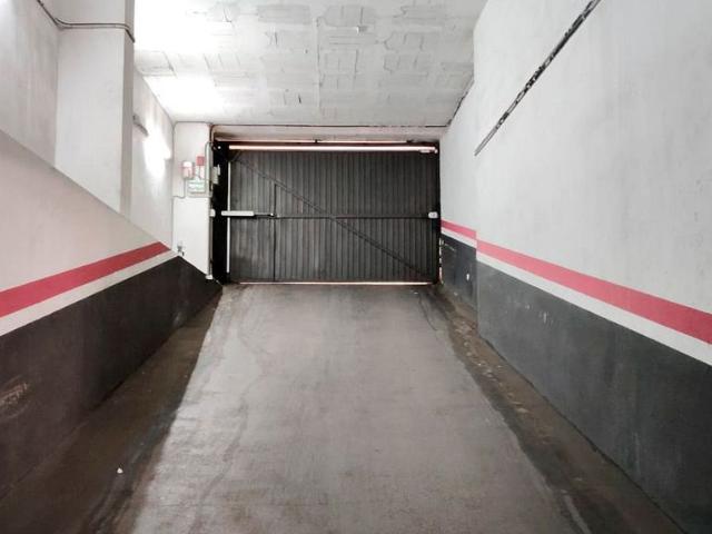 Garaje en alquiler en calle De Rocafort, Barcelona, de 13 m² por 105