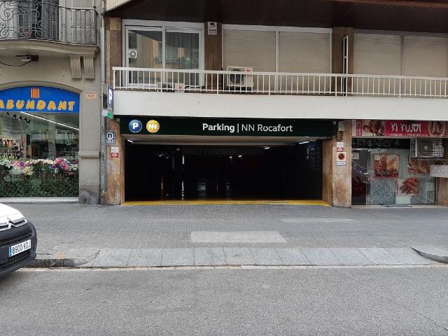 Garaje en alquiler en calle De Rocafort, Barcelona, de 2 m² por 35