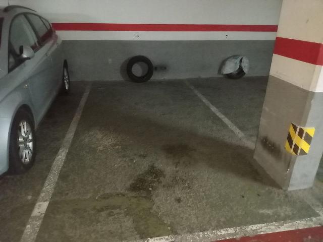 Garaje en alquiler en calle De Roma, Santa Coloma de Gramanet, de 10 m² por 90