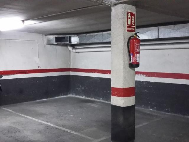 Garaje en alquiler en calle De Regàs Barcelona, Barcelona, de 10 m² por 90