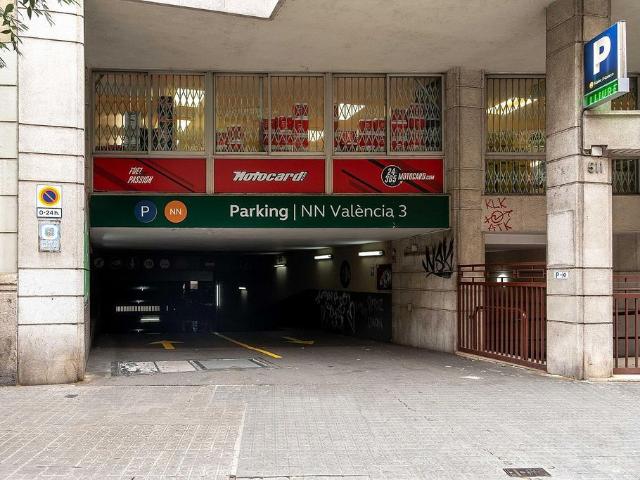 Garaje en alquiler en calle De València, Barcelona, de 13 m² por 104