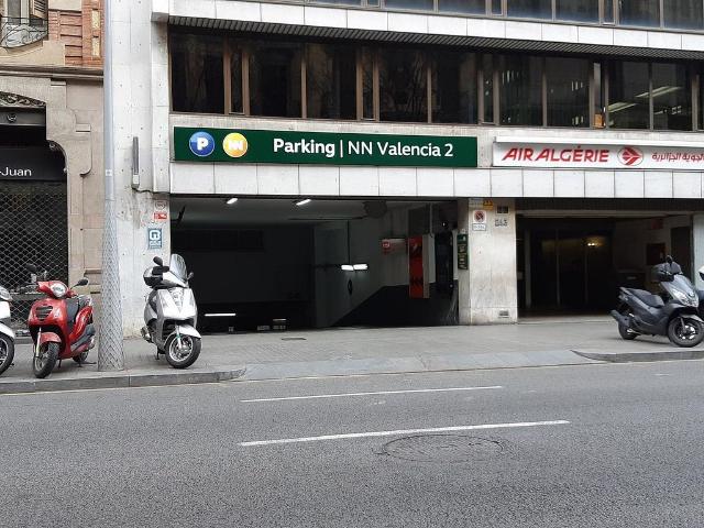 Garaje en alquiler en calle De València, Barcelona, de 2 m² por 35