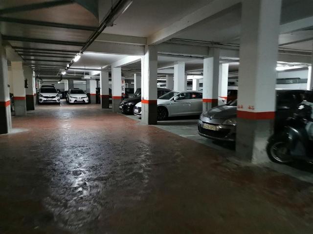 Garaje en alquiler en calle De Vèlia, Barcelona, de 10 m² por 80