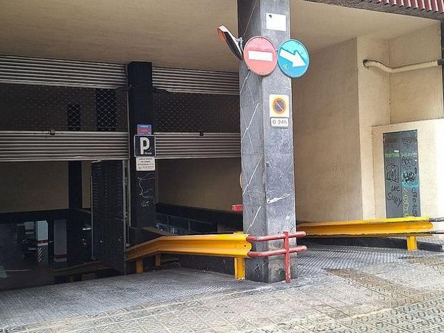 Garaje en alquiler en calle De Viladomat, Barcelona, de 8 m² por 105