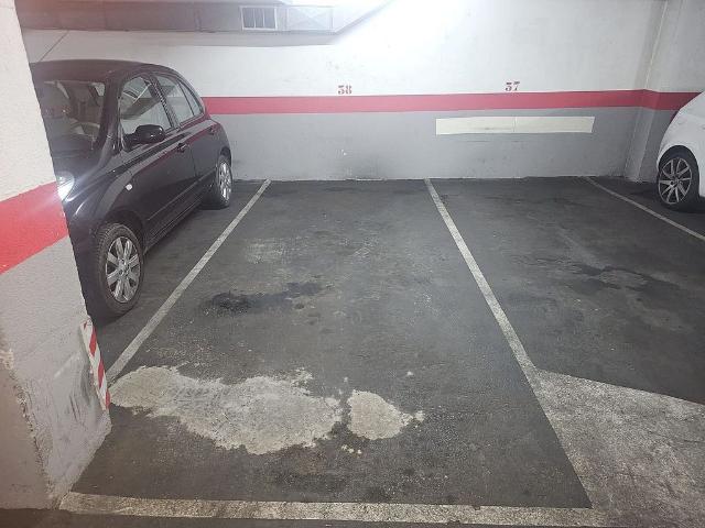 Garaje en alquiler en calle De Violant D'hongria Reina D'aragó, Barcelona, de 11 m² por 100