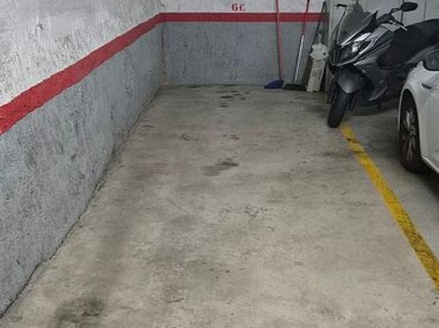 Garaje en alquiler en calle Del de Març, Esplugues de Llobregat, de 12 m² por 75