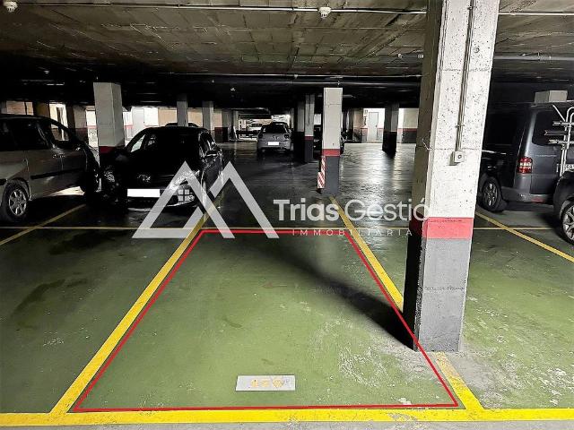 Garaje en alquiler en calle Del Pare Gallissà, Vic, de 15 m² por 60