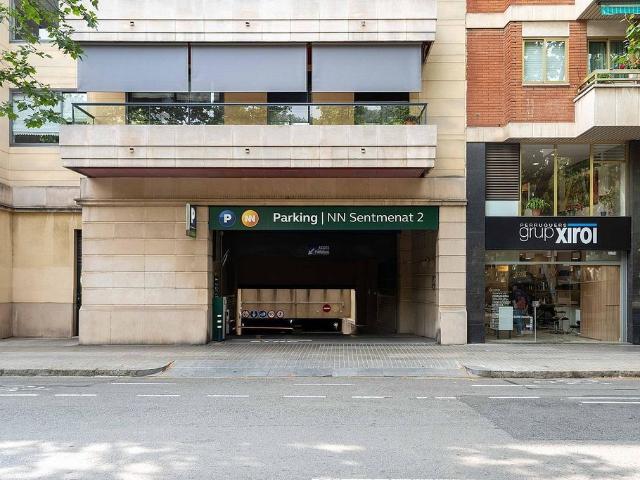 Garaje en alquiler en calle Dels Comtes de Belllloc, Barcelona, de 2 m² por 35