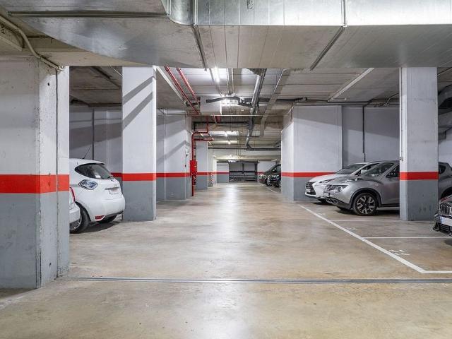 Garaje en alquiler en calle D'ernest Lluch, Hospitalet de Llobregat, L´, de 9 m² por 55