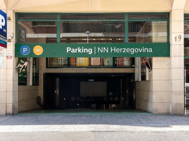 Garaje en alquiler en calle D'hercegovina, Barcelona, de 11 m² por 174