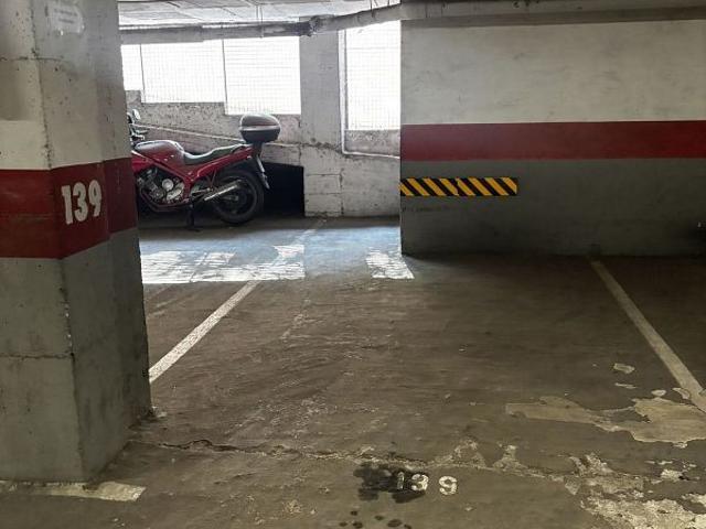 Garaje en alquiler en calle Emili Grahit, Girona, de 17 m² por 102